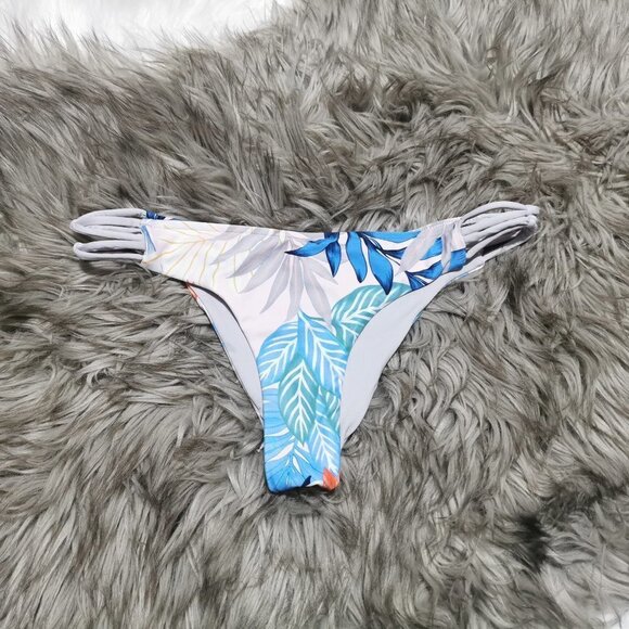 B.  Swim Scrunch Butt Bikini Bottom - Picture 1 of 6